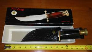Hunting knife - New in box - Frost Cutlery.