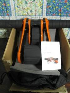 lot 82 image: LiveFit Non-Slip Portable Fitness Ab Roller w Knee Pad