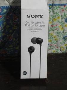 lot 108 image: Sony -15AP In-ear Headphones