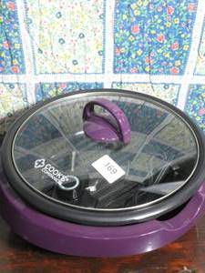 lot 169 image: Cooks Companion 1200W 3 qt Nonstick Ceramic Electric Grill Pot