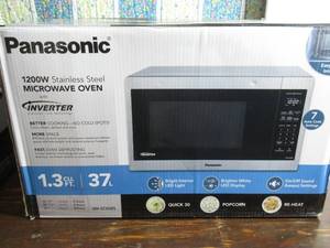 lot 206 image: Panasonic 1.3CuFt Stainless Steel Countertop Microwave Oven NN-SC668S