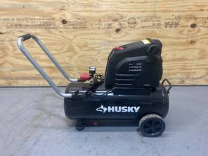 lot 34 image: HUSKY 8G 150 PSI Hotdog Air Compressor