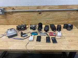 lot 67 image: Lot of Camera Equipment