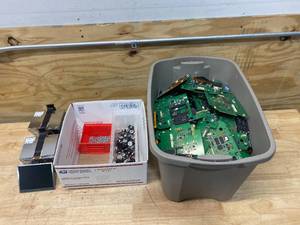 lot 140 image: Lot of Computer Parts