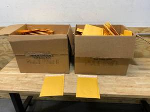 lot 144 image: Lot of 6x9 Bubble Mailers