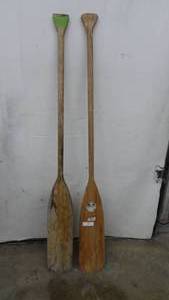 lot 9 image: 2- 5 Wood Oars