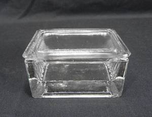 lot 10 image: Set of 4 Vintage Mercer Glass Works Oblong Heavy Glass Staining Dishes and Covers