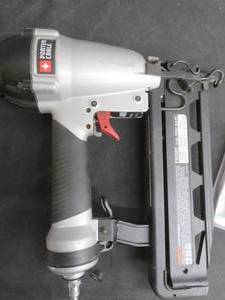 lot 19 image: PORTER CABLE PNUMATIC FINISH NAILER