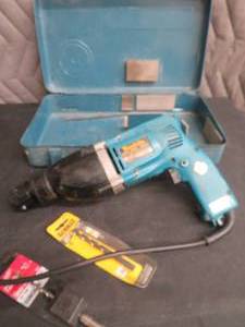 lot 20 image: MAKITA ROTARY HAMMER