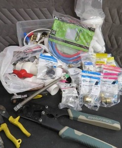 lot 28 image: PLUMBING LOT CRIMPING TOOL PLUS