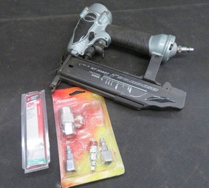 lot 77 image: PNEUMATIC HITACHI 2 BRAD NAILER