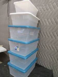 lot 84 image: STERILITE TOTES WITH COVERS
