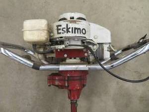 lot 12 image: WHITE ESKIMO ICE AUGER