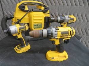 lot 121 image: DEWALT 18 VOLT