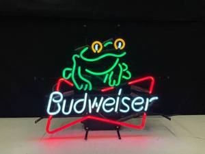 lot 26 image: Budweiser Frog neon