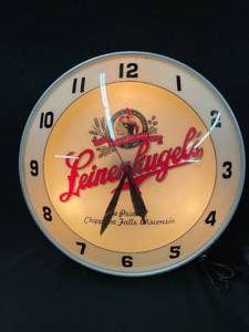 lot 62 image: Leinenkugels light up clock