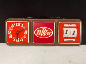 lot 87 image: Vintage 70s Dr. Pepper Calendar and clock
