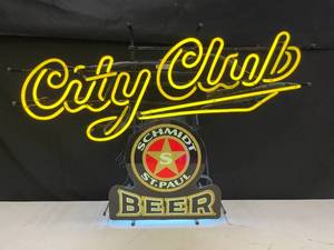 lot 29 image: Schmidts City Club neon