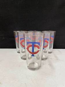 lot 125 image: Lot of 6 MN Twins, TC, Budweiser pint glasses