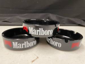 lot 189 image: Lot of 12 Marlboro melamine ashtrays, NIB