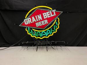 lot 195 image: Grain Belt Nordeast bottle cap neon