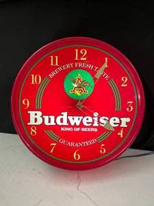 lot 250 image: Budweiser King of Beers light up clock