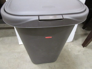 Rubbermaid Trash Can
