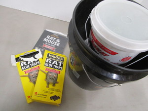 Bait Chunks, Glue Traps