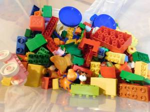 lot 195 image: Toys