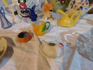 lot 202 image: Teapot, 3 pitchers and nicnacs