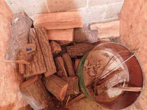 lot 211 image: Oak split logs and ash pan