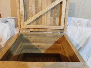 lot 216 image: wooden box