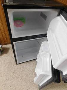 lot 343 image: Edgestar mini fridge