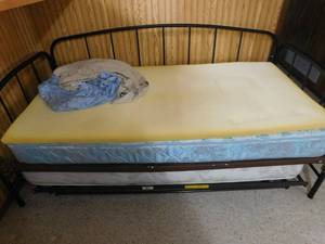 lot 365 image: Day bed
