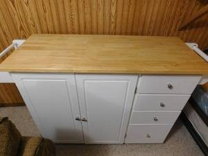 lot 364 image: kitchen center island on wheels
