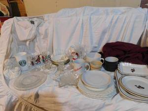 lot 209 image: Box of dishes ,planter and towels