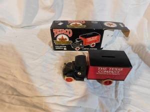 lot 243 image: 1989 Ertl metal bank
