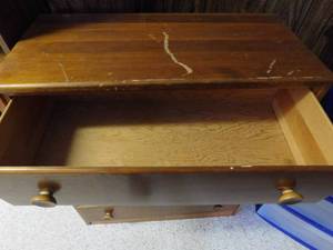 lot 375 image: Vintage 4 drawer wood dresser