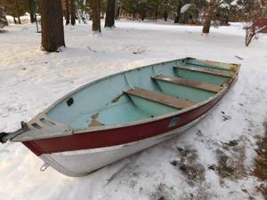 lot 3 image: 14 ft aluminium lund fishing boat