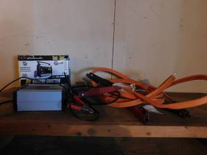 lot 384 image: Battery charger for ATV 6 amp and jumper cables