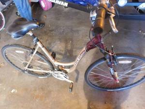 lot 390 image: Womens bike