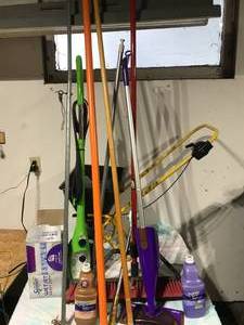 lot 89 image: Shop broom, swiffer mop, seed spreader, branch trimmer