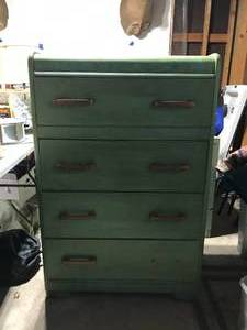 lot 160 image: Vintage 4 drawer dresser