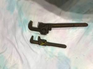 lot 110 image: 2 pipe wrenches