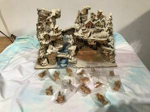 lot 69 image: Nativety scene with figurines