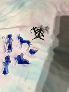 lot 77 image: Blown glass figurines