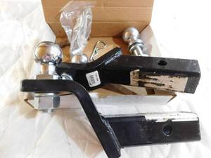 lot 13 image: 2 Hitches w balls