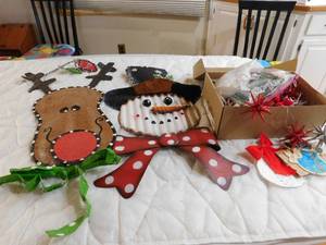 lot 49 image: Christmas bubbler ornament and other christmas stuff