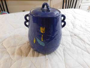 lot 48 image: Cookie jar