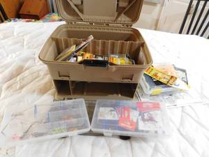 lot 41 image: plastic tackle box of tackle